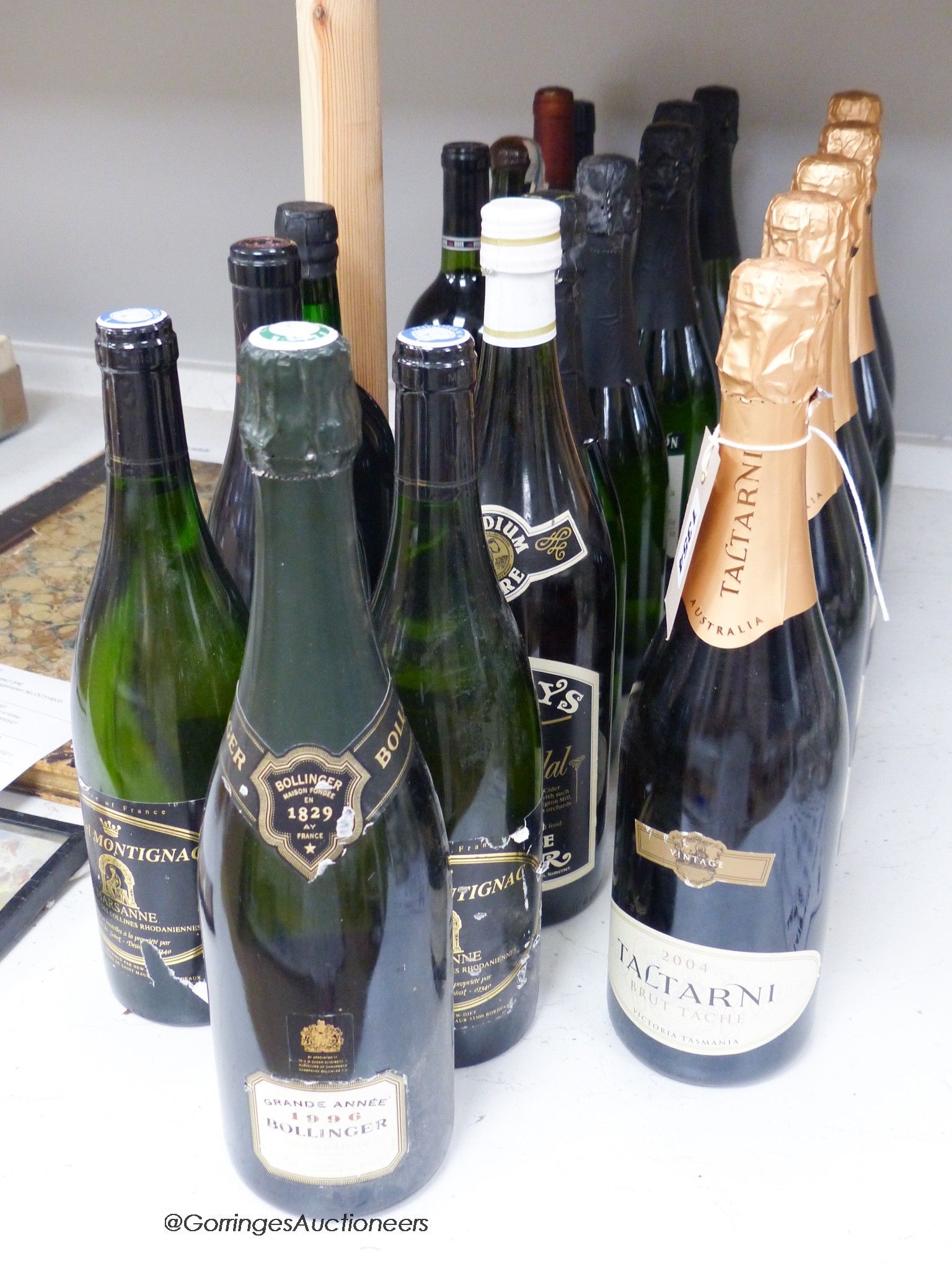 Mixed wines including five bottles of Taltarni 2004 (21)